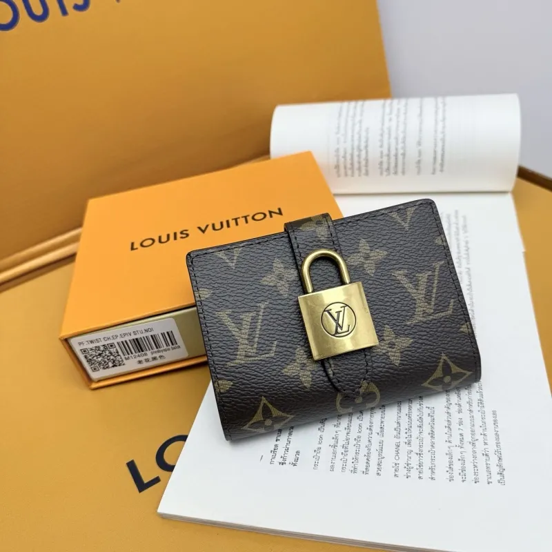 LV Wallets-806