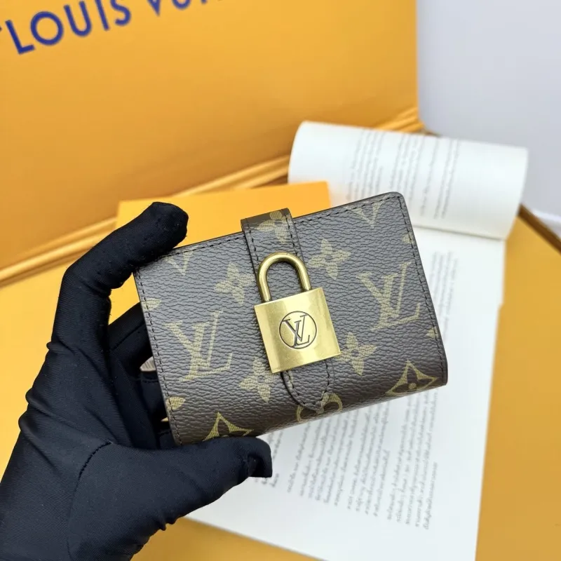 Alternative view of LV Wallets-806