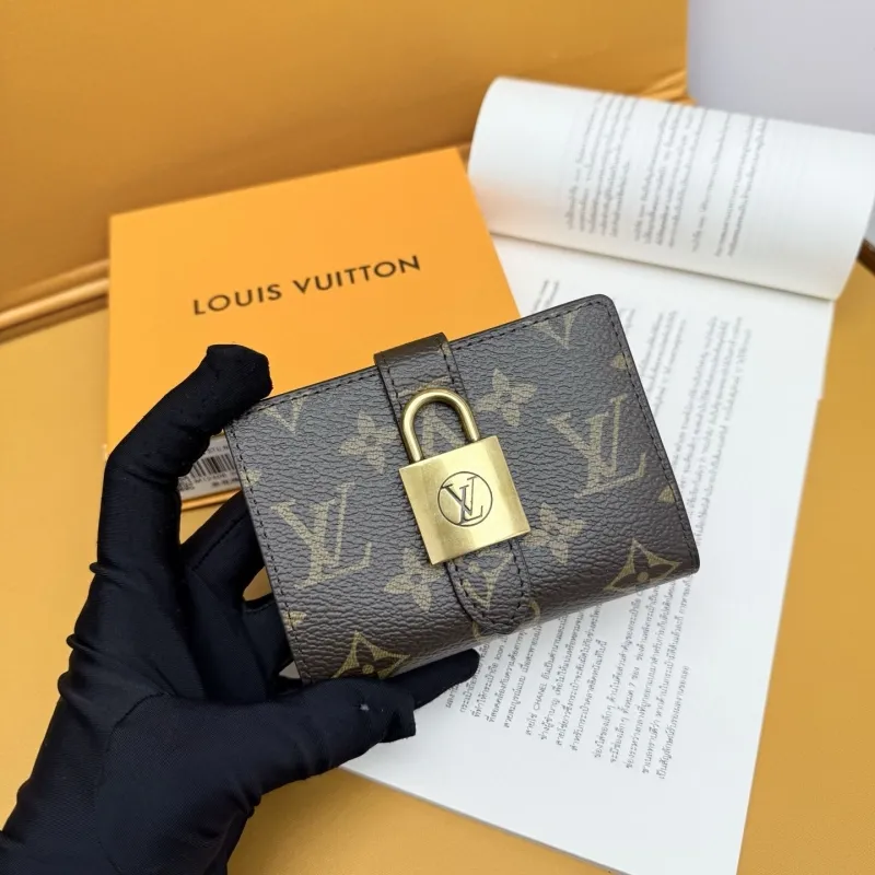 Alternative view of LV Wallets-808