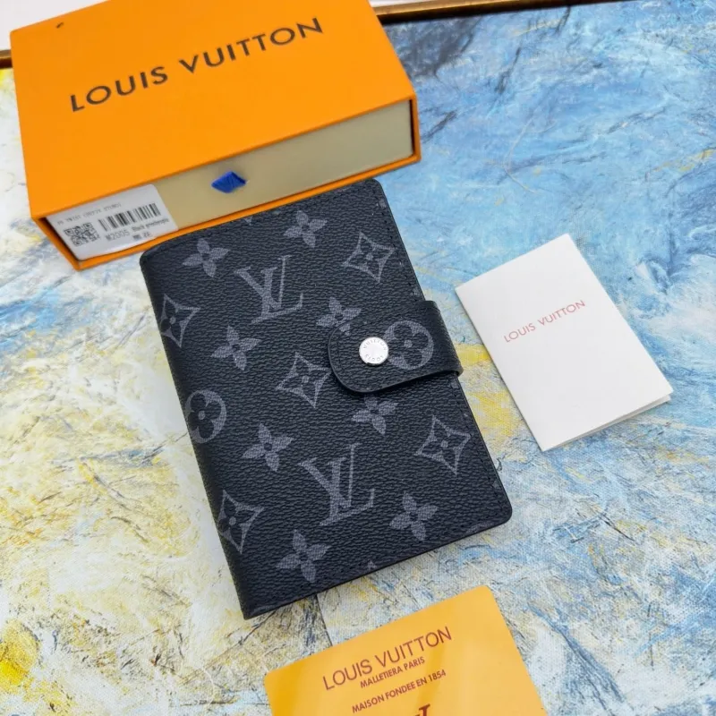 LV Wallets-811