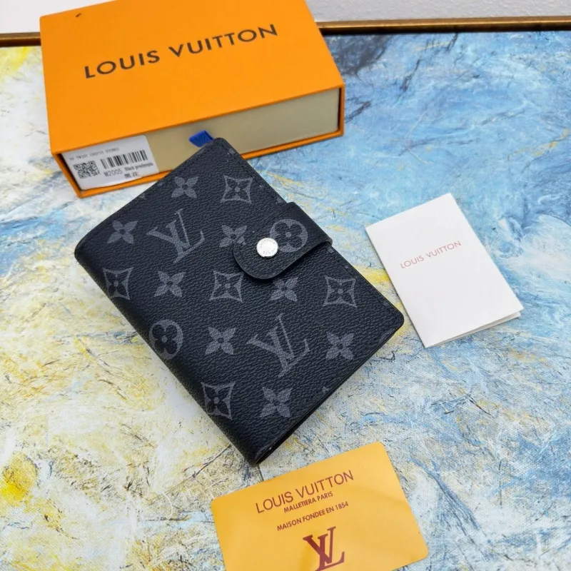 Alternative view of LV Wallets-811