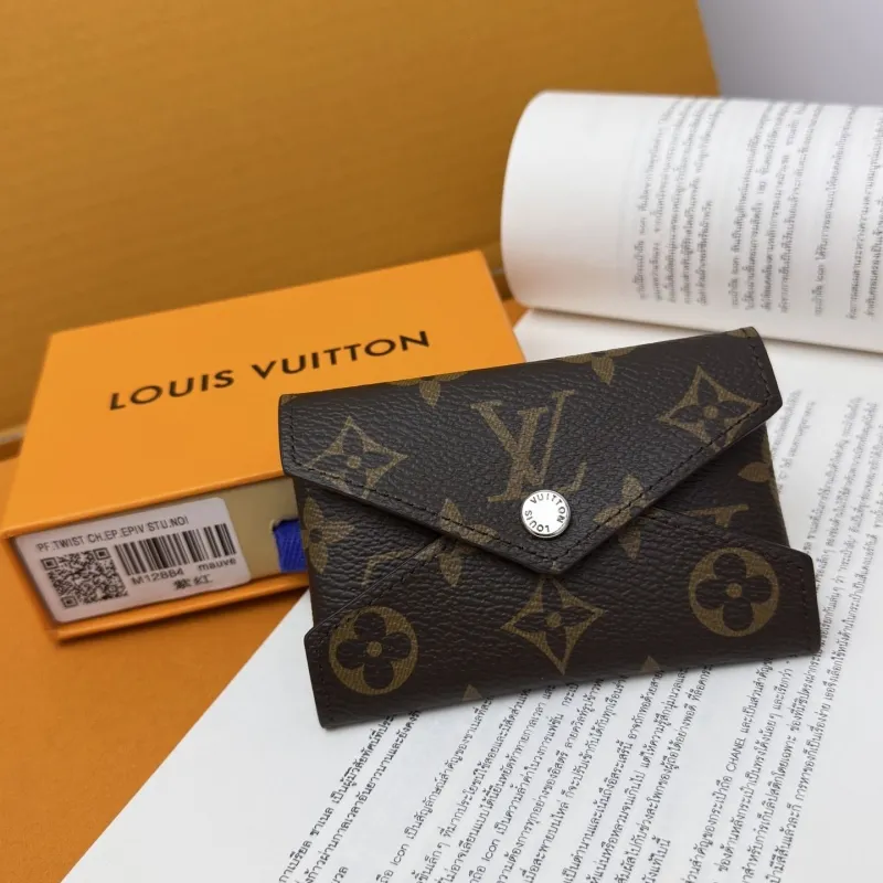 LV Wallets-812