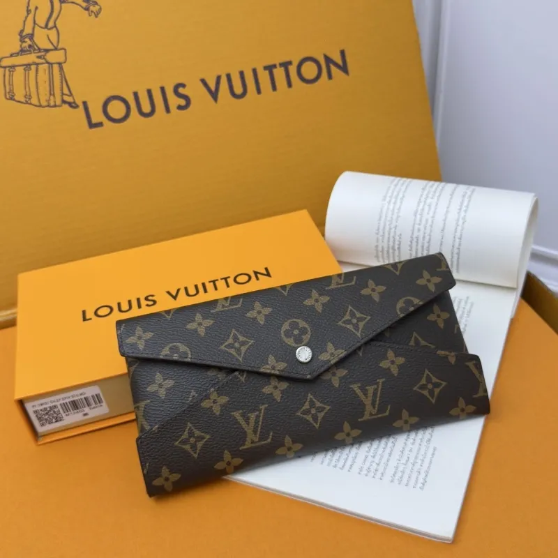 LV Wallets-816