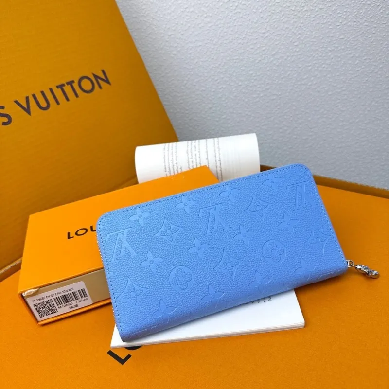 LV Wallets-818