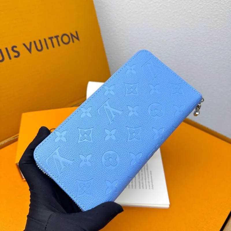 Alternative view of LV Wallets-818