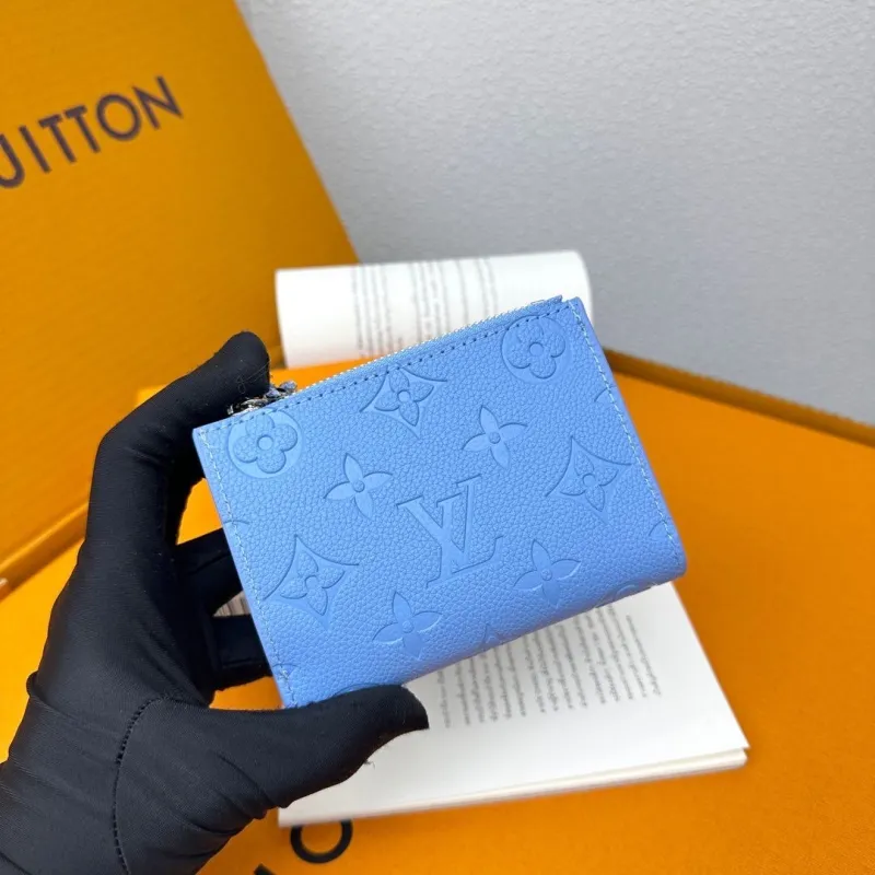 Alternative view of LV Wallets-821
