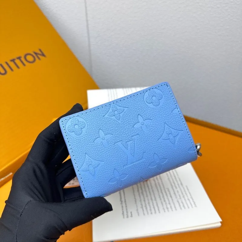 Alternative view of LV Wallets-824