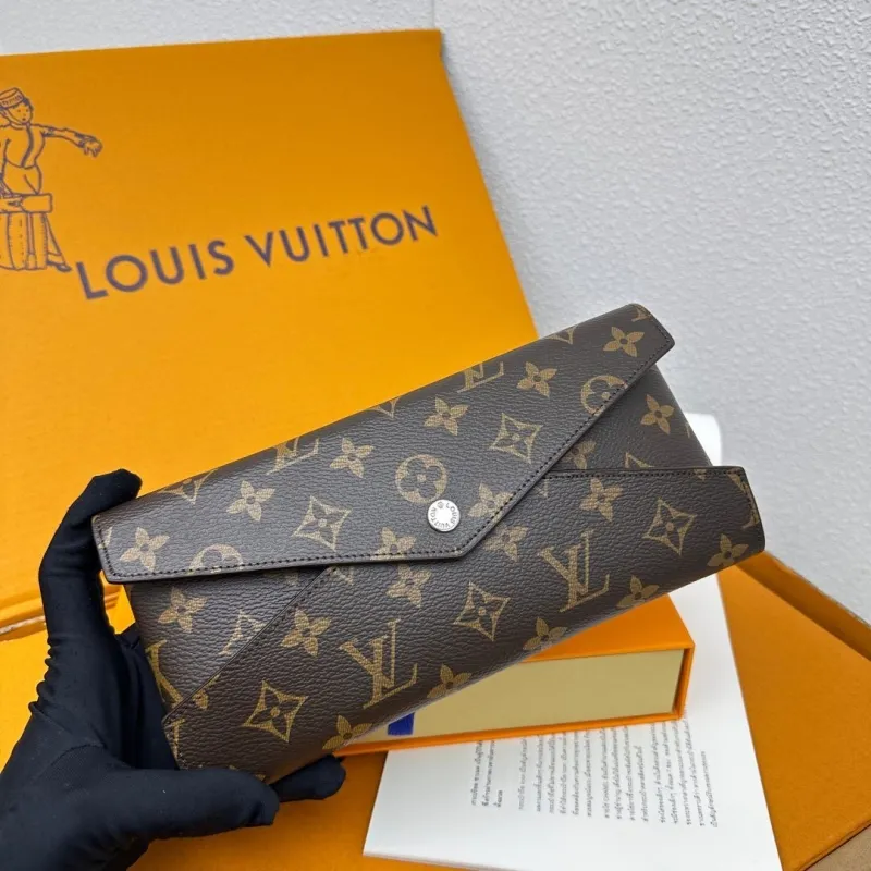 LV Wallets-827