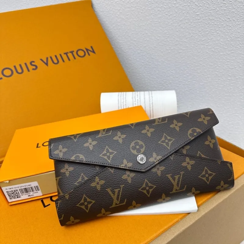 Alternative view of LV Wallets-827