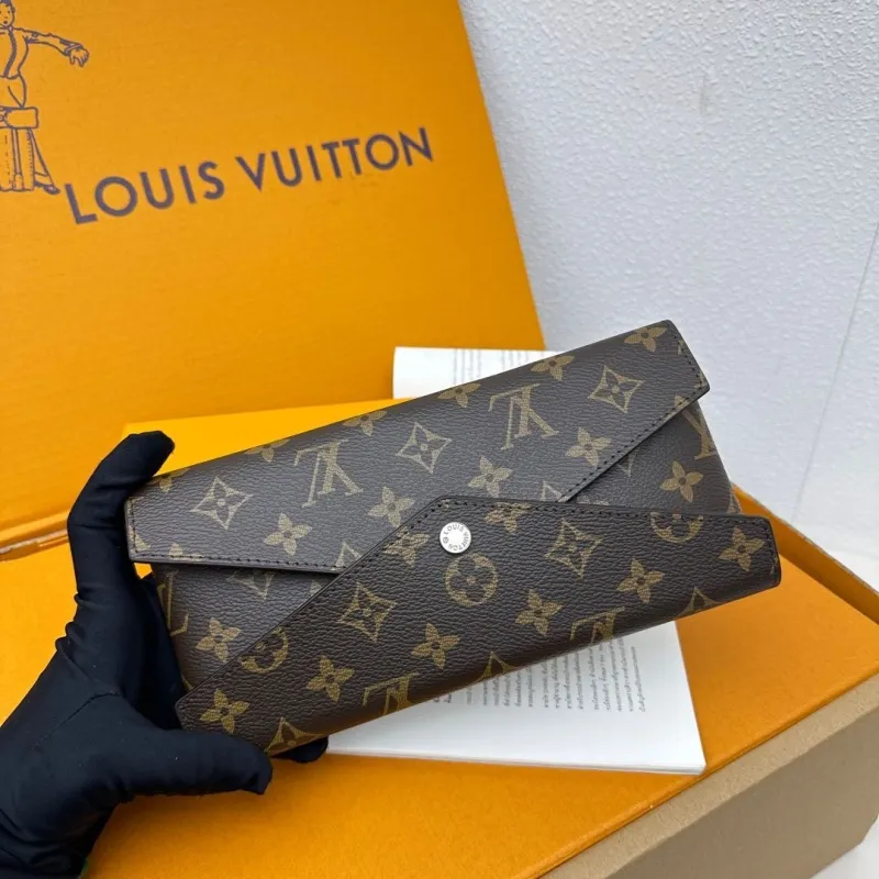 LV Wallets-828