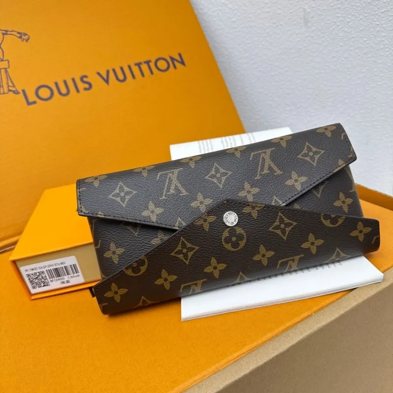 LV Wallets-829