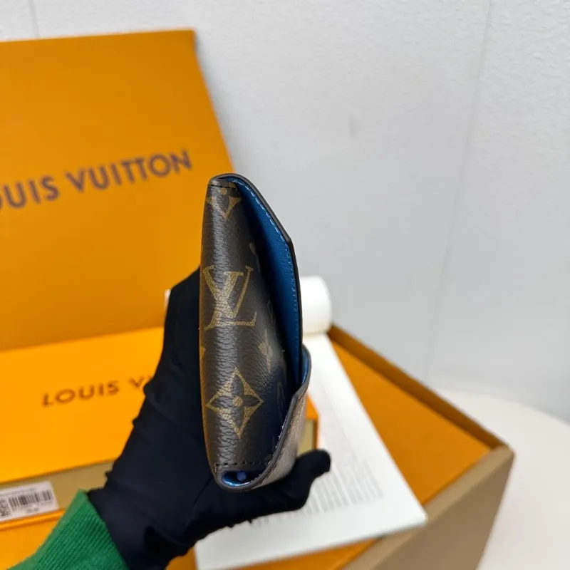 Alternative view of LV Wallets-829