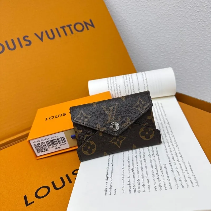 LV Wallets-831