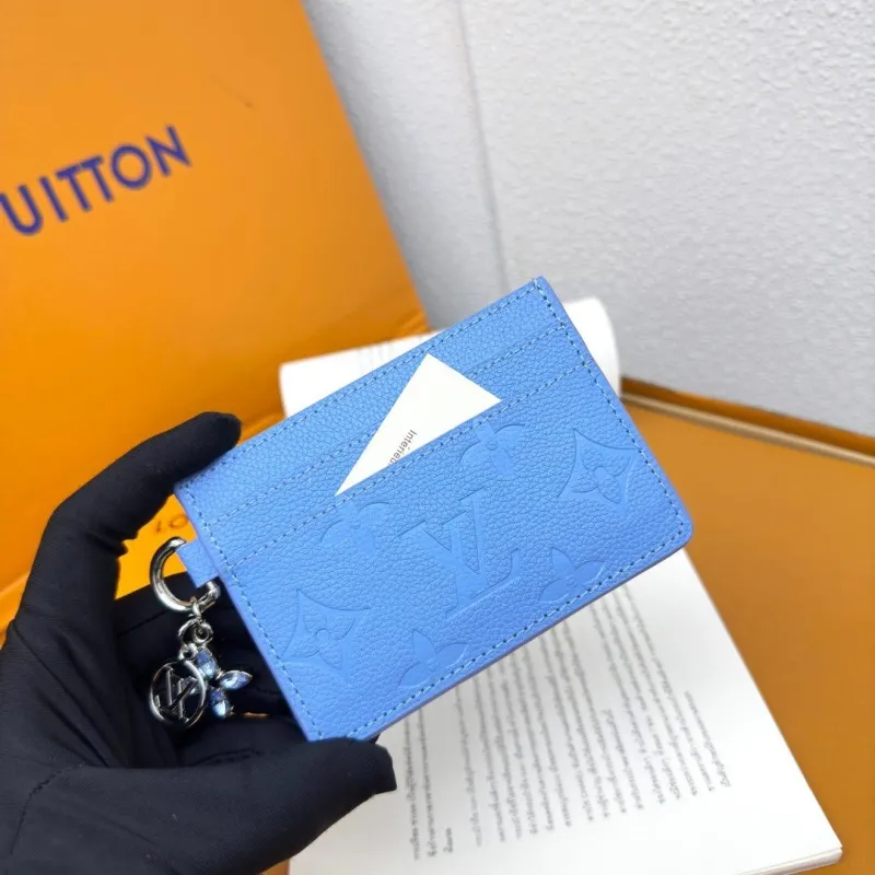 Alternative view of LV Wallets-834