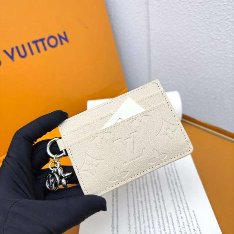 Alternative view of LV Wallets-835