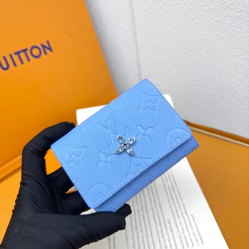 Alternative view of LV Wallets-837