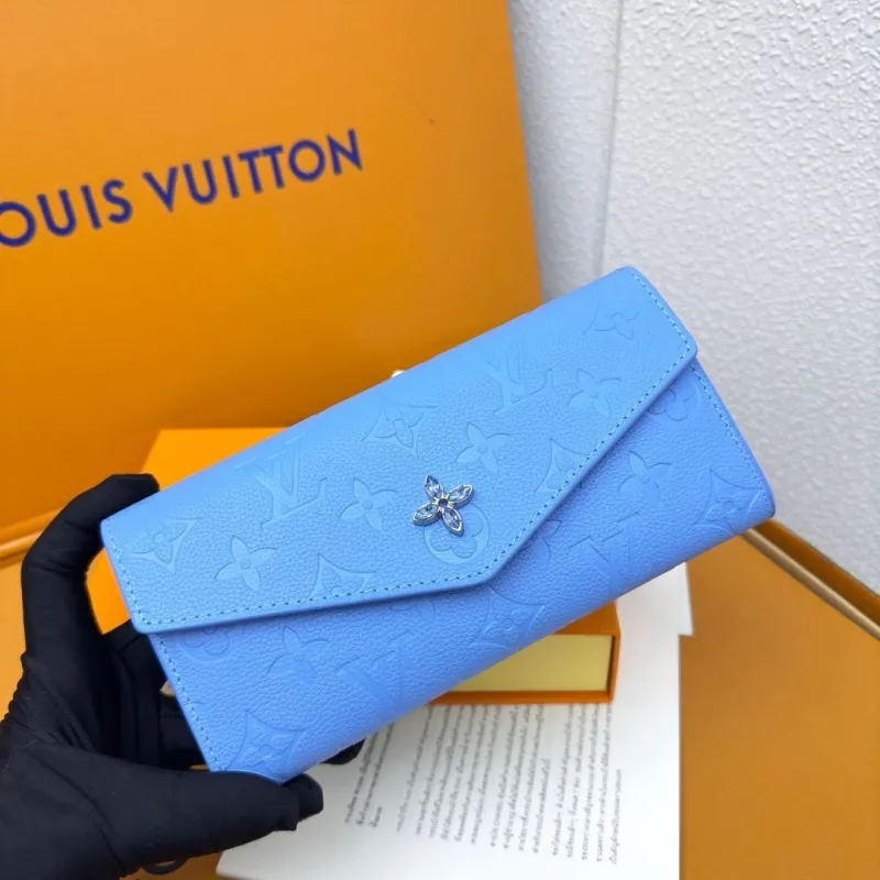 Alternative view of LV Wallets-839