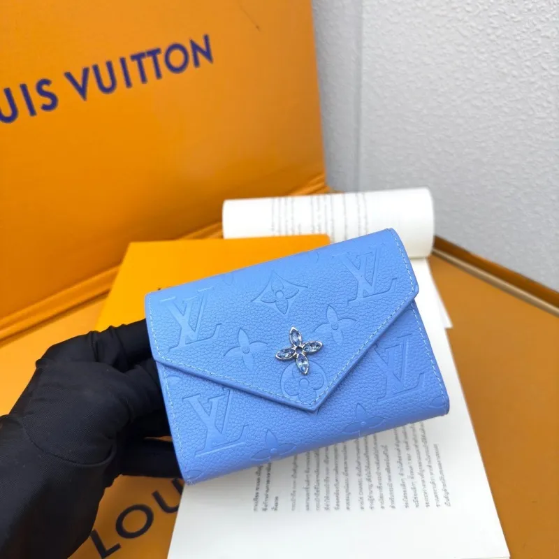 Alternative view of LV Wallets-843
