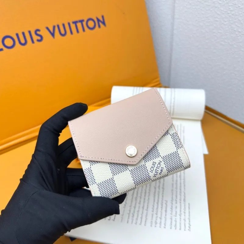 Alternative view of LV Wallets-849