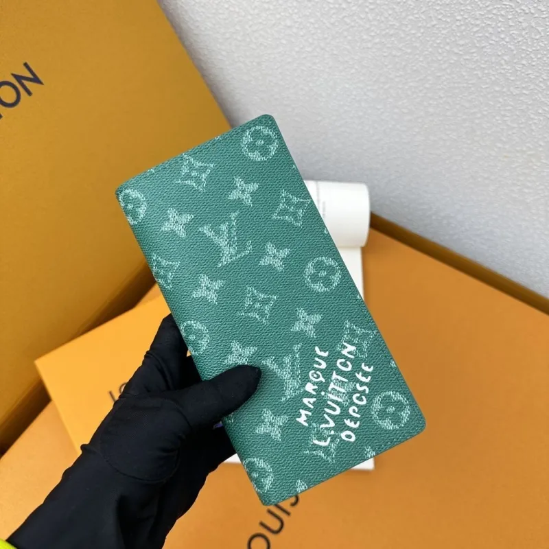 LV Wallets-850