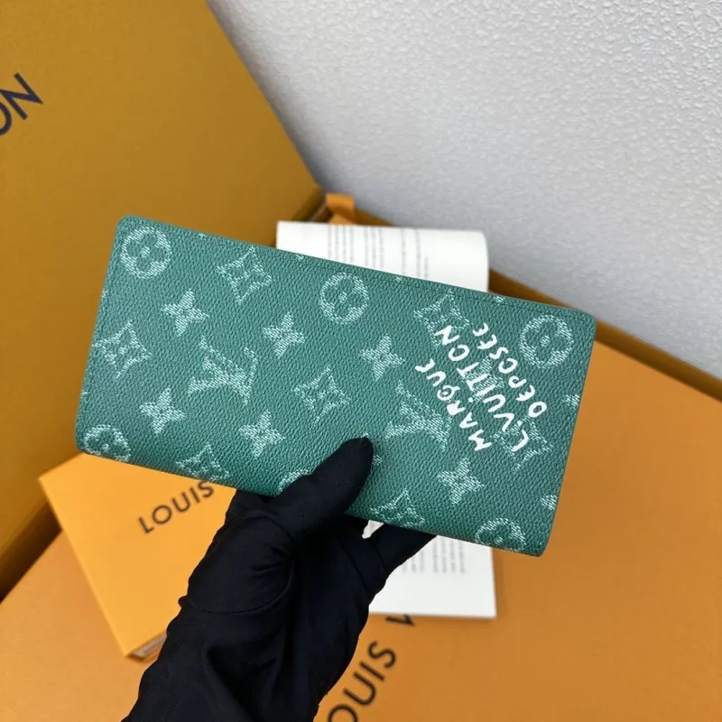 Alternative view of LV Wallets-850