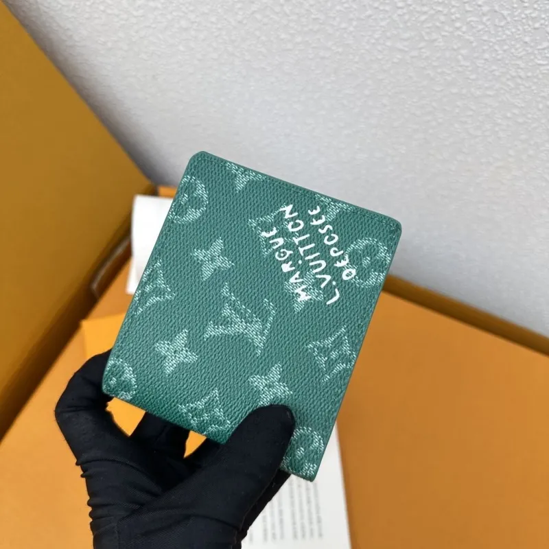 Alternative view of LV Wallets-852