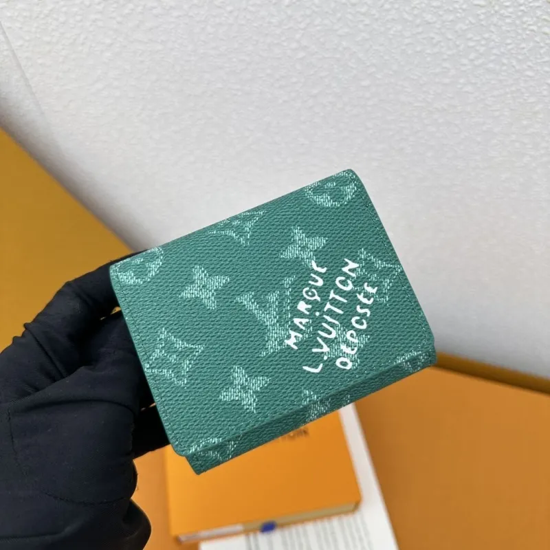 Alternative view of LV Wallets-853