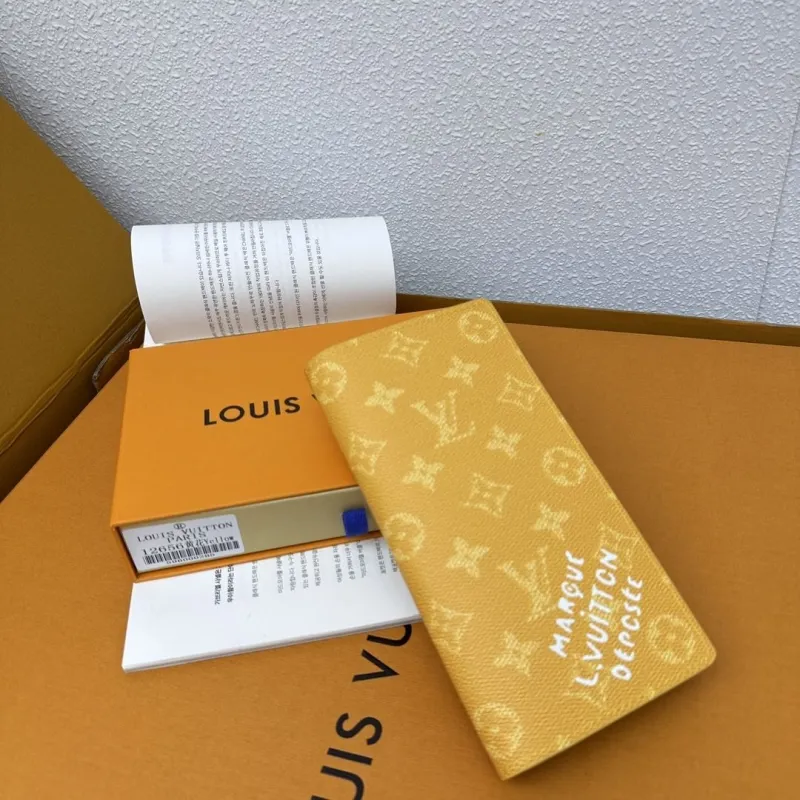 LV Wallets-854