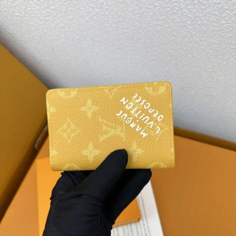 Alternative view of LV Wallets-855