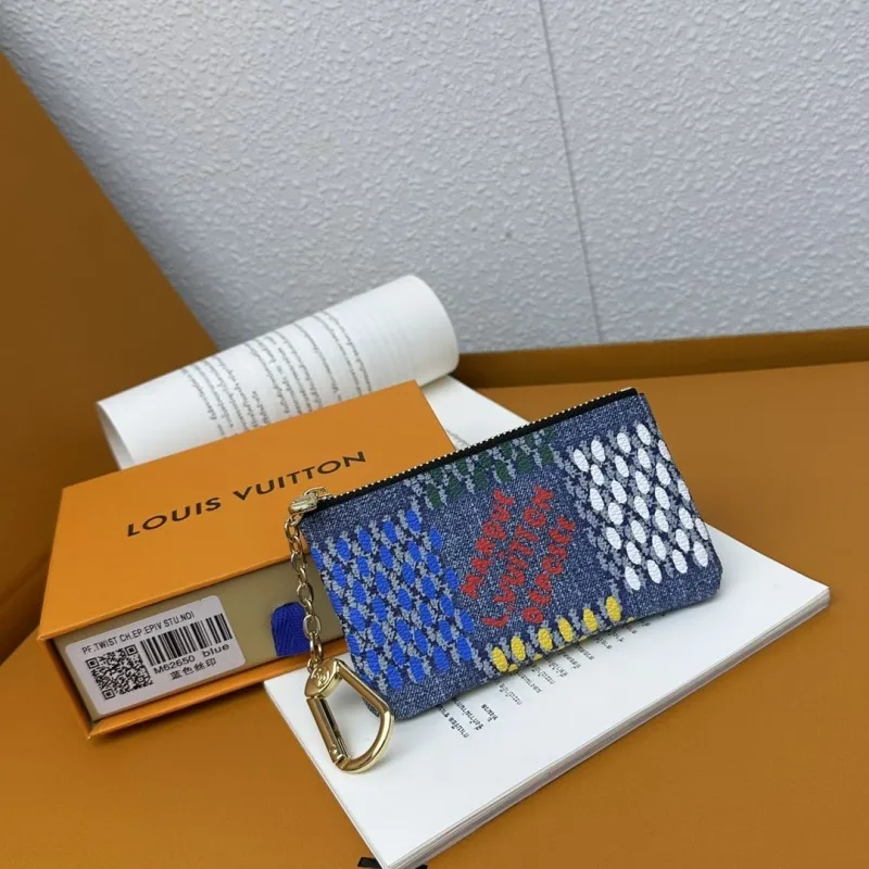 LV Wallets-859