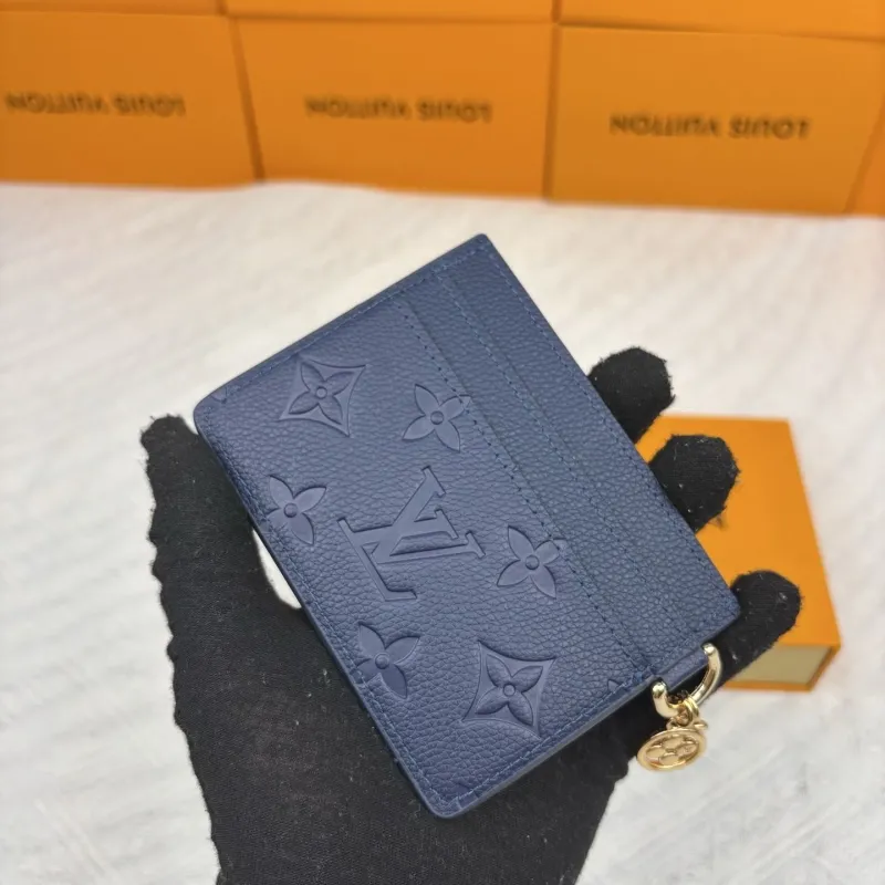 Alternative view of LV Wallets-861