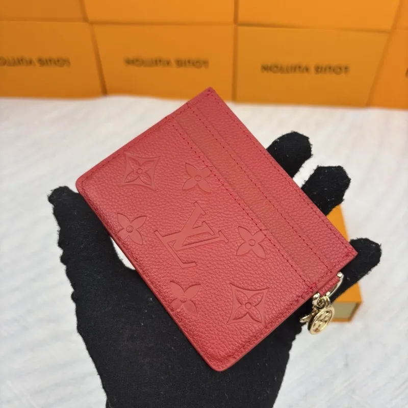 Alternative view of LV Wallets-862
