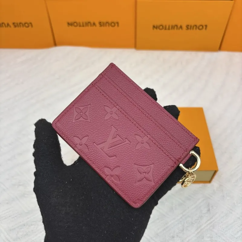 Alternative view of LV Wallets-863