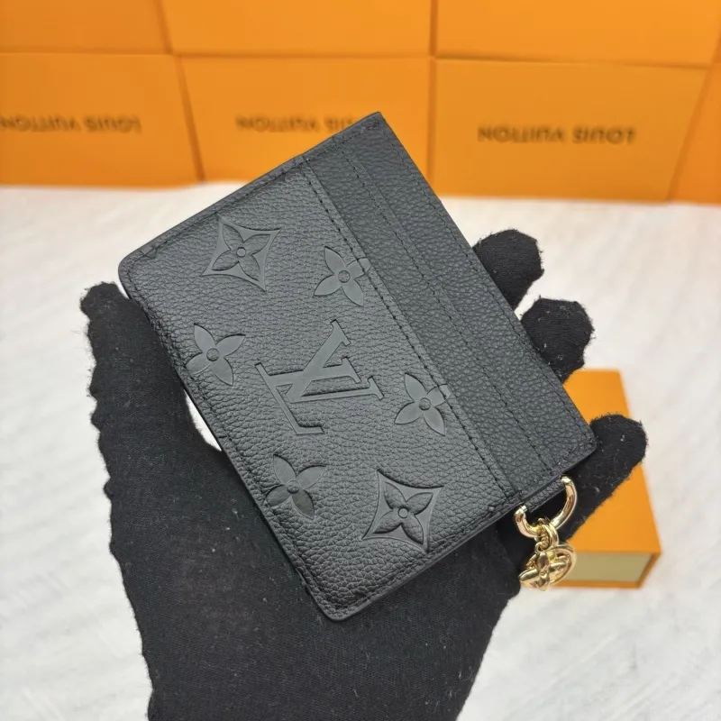 Alternative view of LV Wallets-865