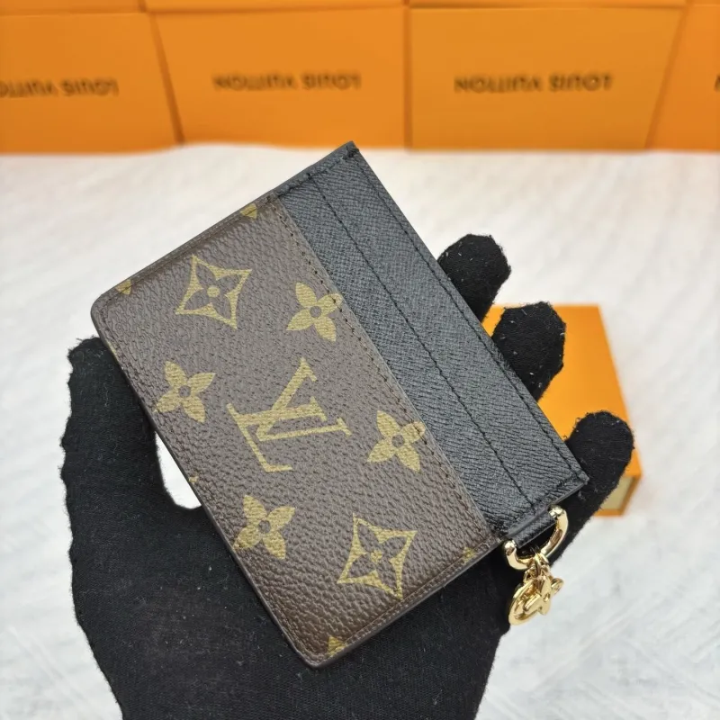 Alternative view of LV Wallets-866