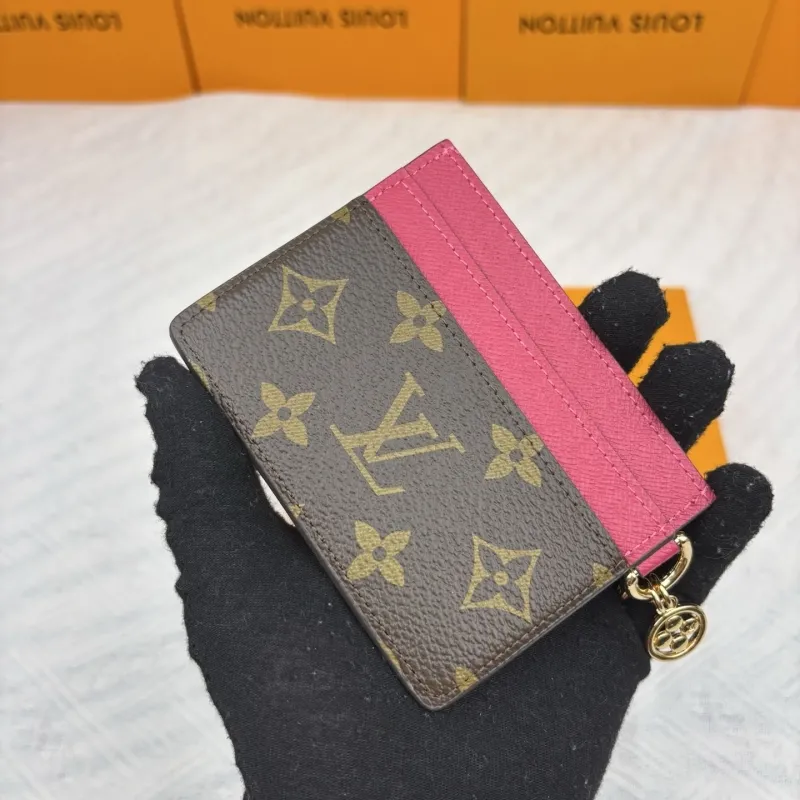 Alternative view of LV Wallets-867