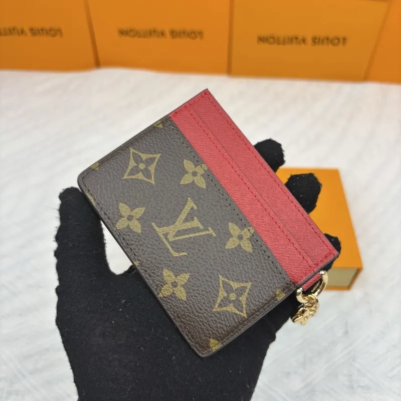 Alternative view of LV Wallets-869