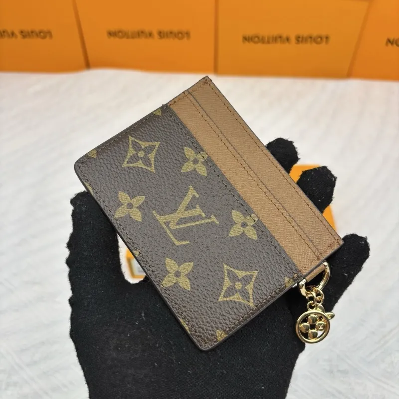 Alternative view of LV Wallets-870