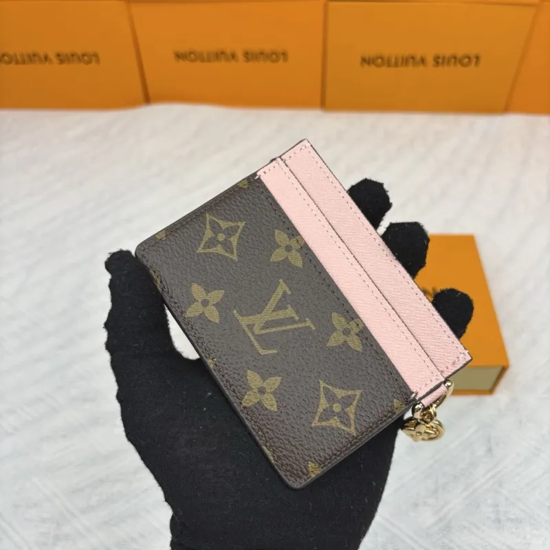 Alternative view of LV Wallets-871