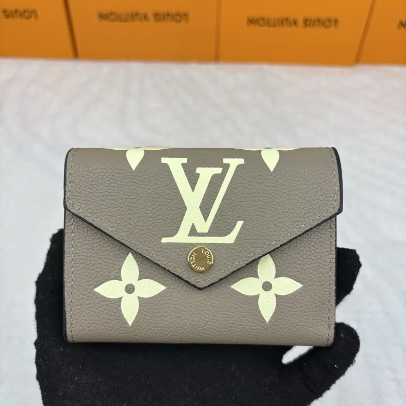 LV Wallets-872