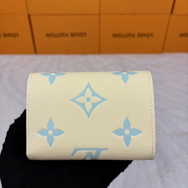 Alternative view of LV Wallets-876