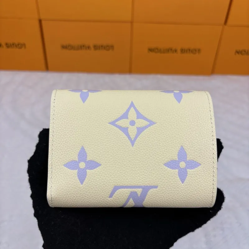 Alternative view of LV Wallets-877