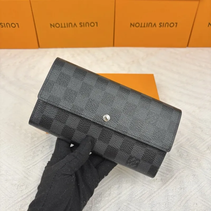 LV Wallets-879