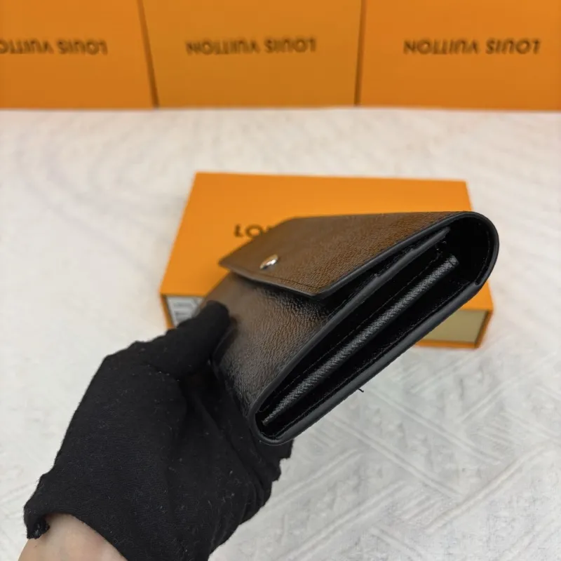 LV Wallets-879 - Image 3