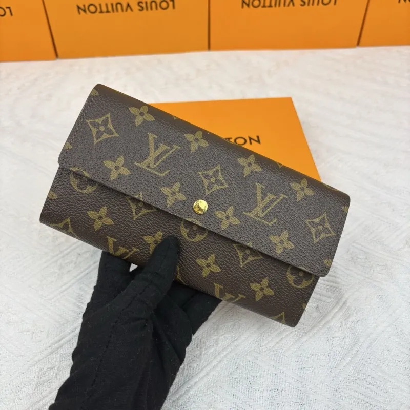 LV Wallets-881