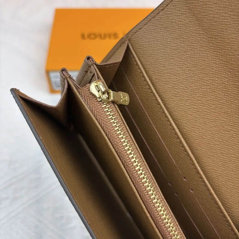 LV Wallets-881 - Image 9
