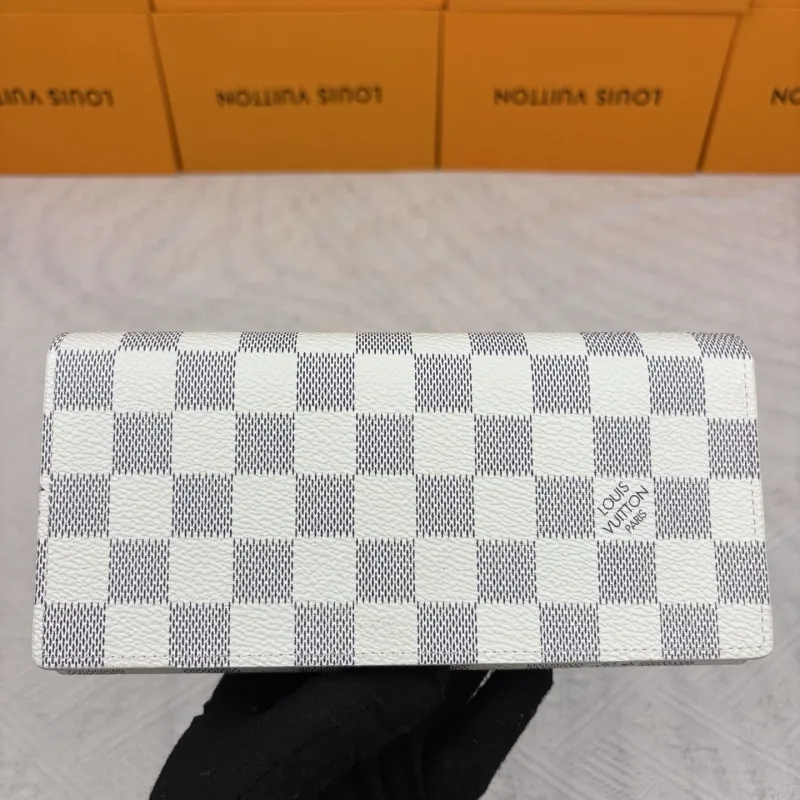 LV Wallets-882