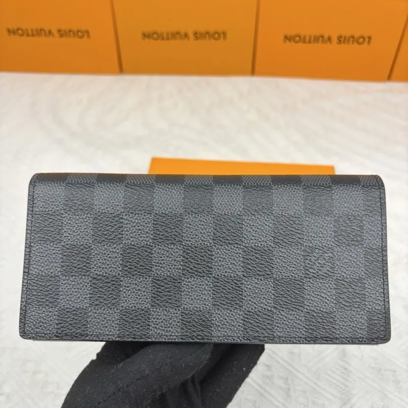 LV Wallets-883