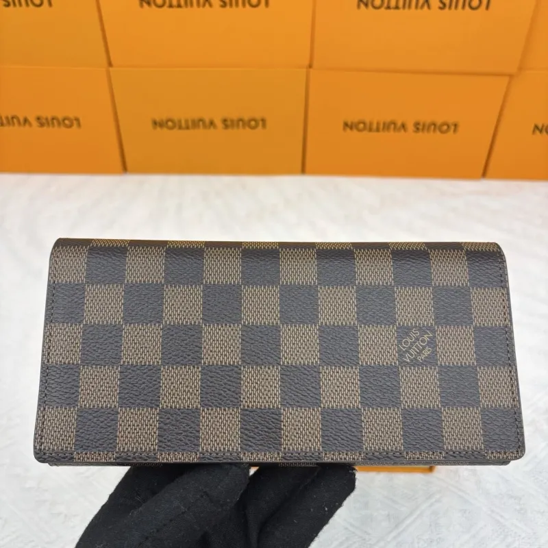 LV Wallets-884