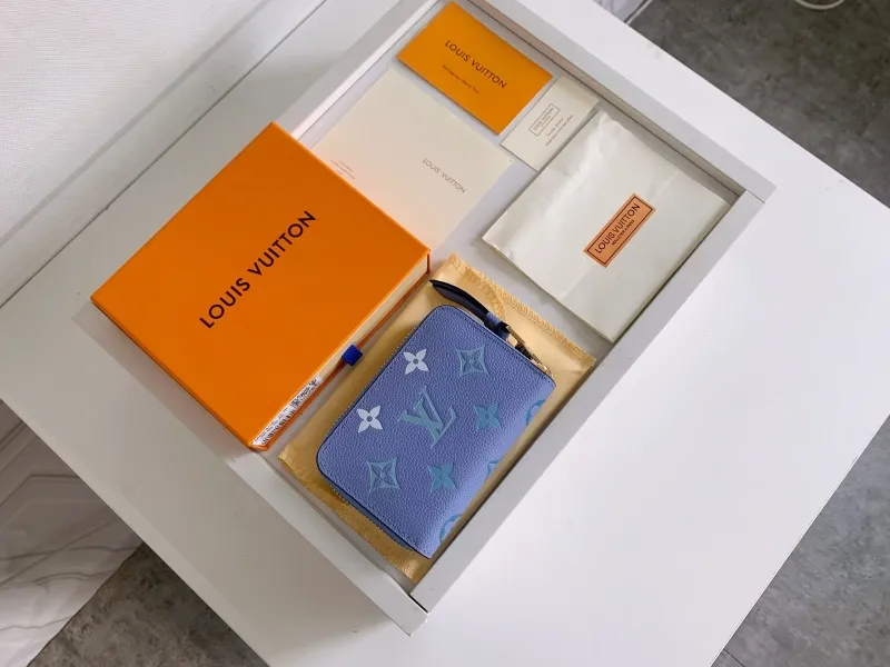 LV Wallets-886
